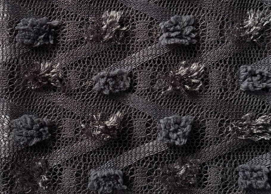 CHARCOAL GREY(碳灰色)